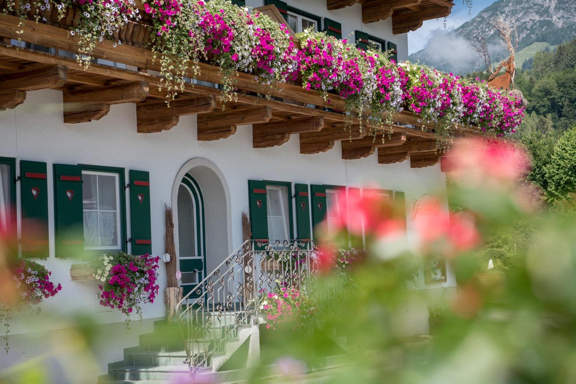 Gourmet-Hotel Gruenwald Leogang Exterior foto