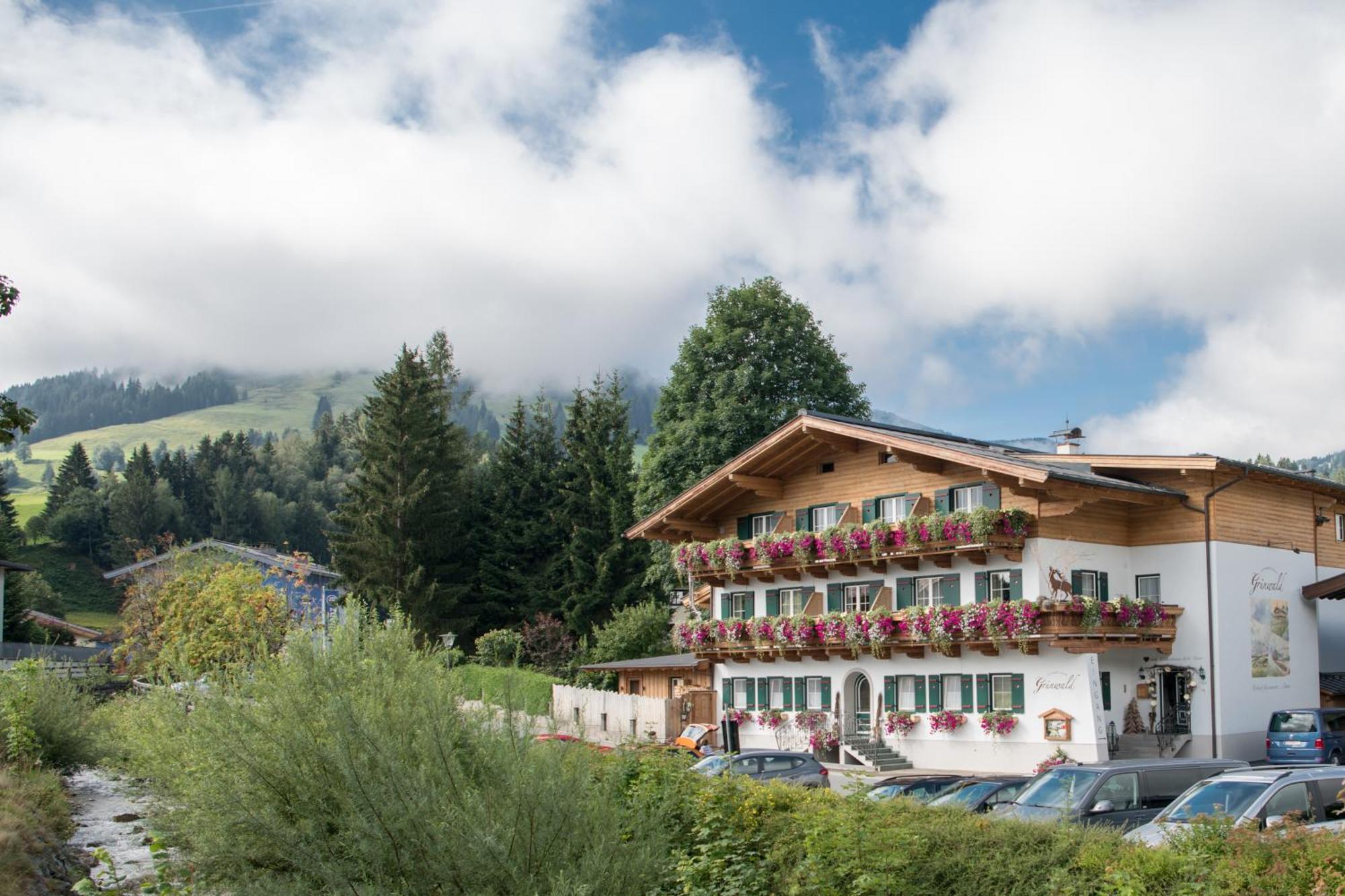 Gourmet-Hotel Gruenwald Leogang Exterior foto