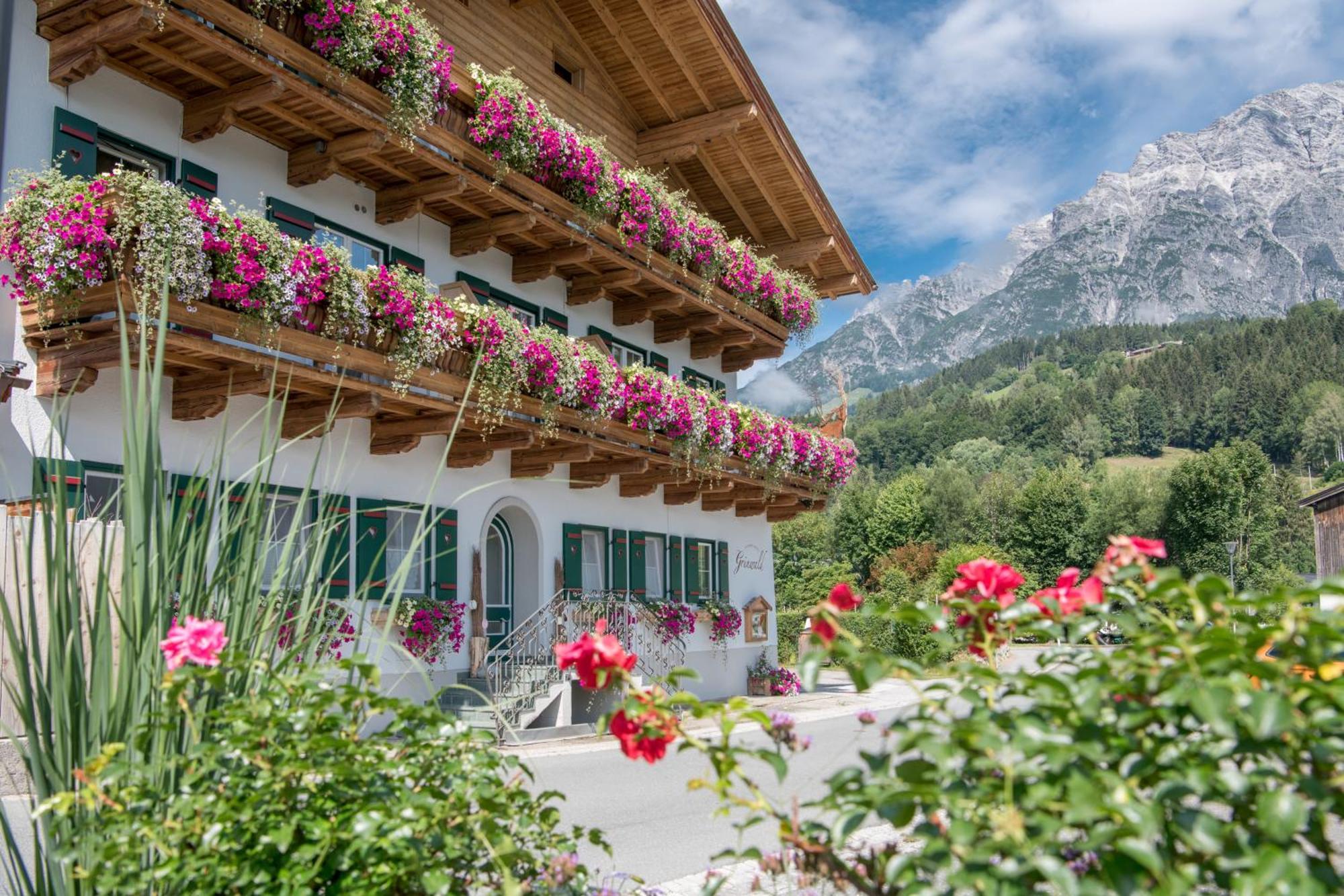 Gourmet-Hotel Gruenwald Leogang Exterior foto
